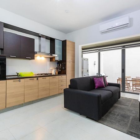 Centre Paceville Apt With Terrace, Bbq & Wifi By 360 Estates Saint Julian's Dış mekan fotoğraf