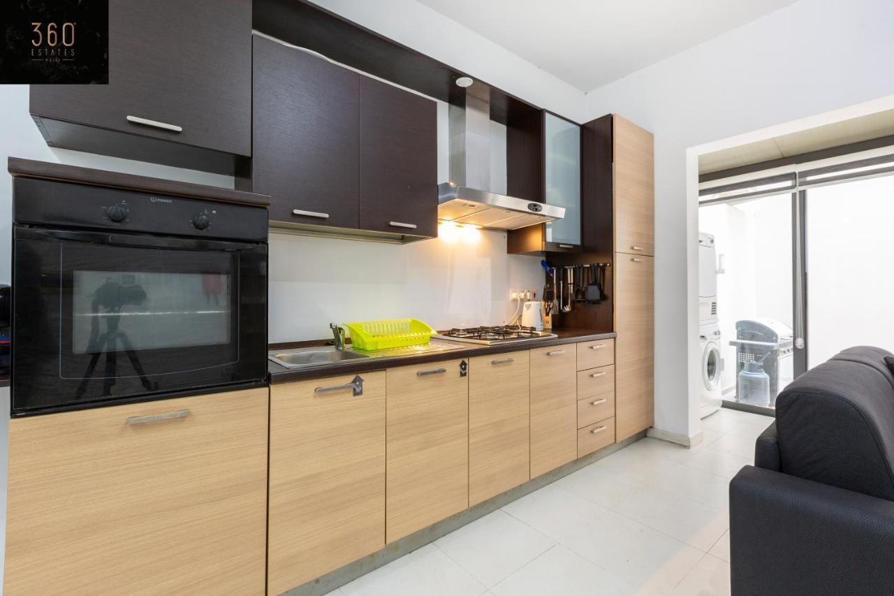 Centre Paceville Apt With Terrace, Bbq & Wifi By 360 Estates Saint Julian's Dış mekan fotoğraf